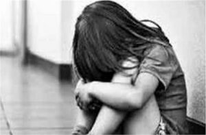 55 वर्षीय पड़ोसी की शर्मनाक करतूत! गाय को रोटी देने आई 9 वर्षीय बच्ची से की अनुचित हरकतें…विरोध करने पर मारे थप्पड़